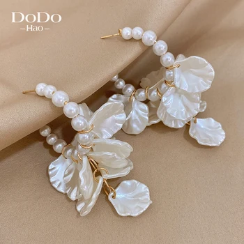 DODOHAO 2023 Новые Богемные белые Акриловые цветочные серьги для женщин Модная раковина Лепесток Жемчужина Длинная Подвесная Свадебная серьга