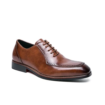 Классические мужские модельные туфли коричневого цвета с перфорацией типа 