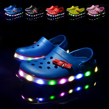 Новые детские сабо, детские сандалии, летняя обувь для мальчиков и девочек, светящаяся желейная садовая обувь, уличная пляжная обувь, обувь со светодиодной подсветкой для детей, сандалии из Эва