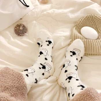 Носки с коровьими пятнами, осенне-зимние Мягкие пушистые бархатные носки из имитации норки, мультяшные плюшевые теплые домашние носки для сна