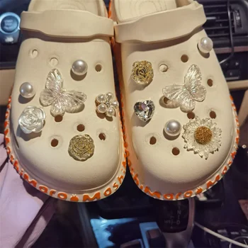 Распродажа костюмов из 10 шт. Милый свежий жемчуг-бабочка, амулет для обуви Crocs, Амулеты для обуви Crocs, аксессуары для обуви, Подарки для украшения женской обуви