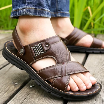 Летние сандалии 2023, обувь для отца, пляжная обувь, повседневные модные универсальные кожаные тапочки двойного назначения