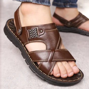 Летние сандалии 2023, обувь для отца, пляжная обувь, повседневные модные универсальные кожаные тапочки двойного назначения