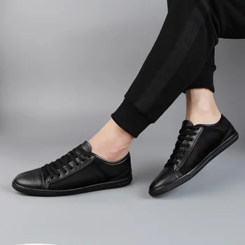 Легкая мужская обувь на плоской подошве из натуральной кожи для отдыха Корейская версия Однотонная черная Белая летняя дышащая мужская повседневная обувь